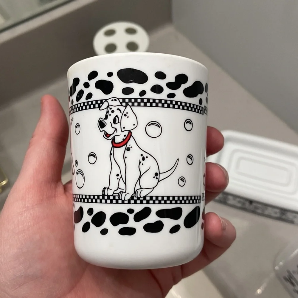 101 Dalmatians vintage 90s bathroom decor tissue, toothbrush holder, soap, & cup
